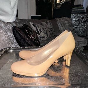 Stuart Weitzman tan pumps